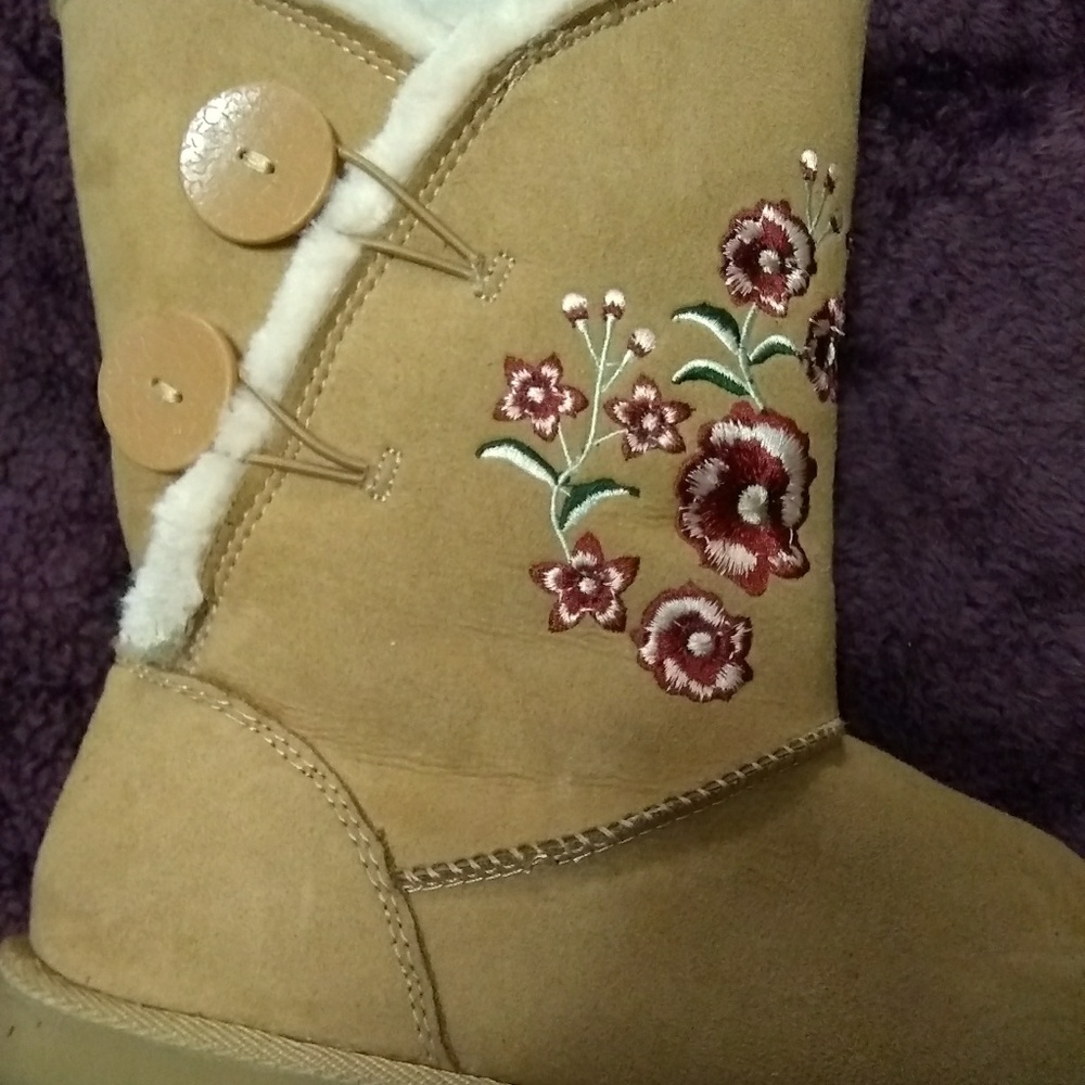 Flower Embroidered Boots